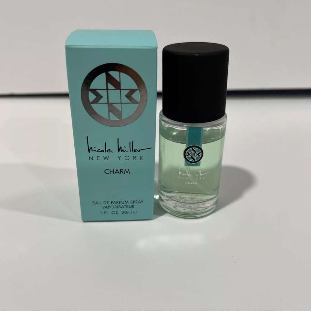 Nicole Miller New York Charm EDP Spray (1.0 fl. oz./30 mL). NIB.